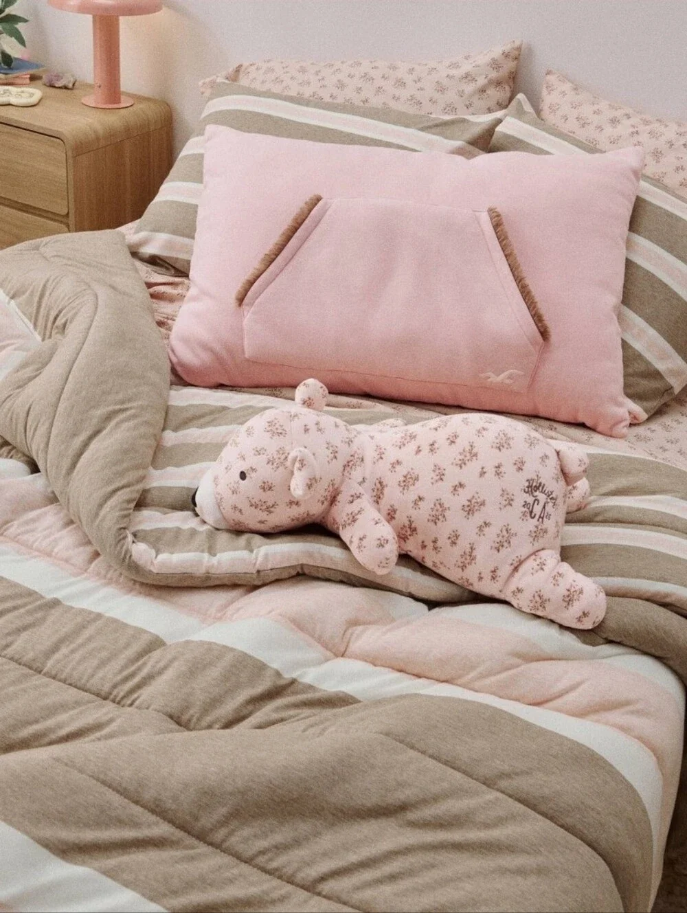 Full/Queen Hollister Cali Reversible Jersey Puff Comforter Set Pink/Brown Stripe
